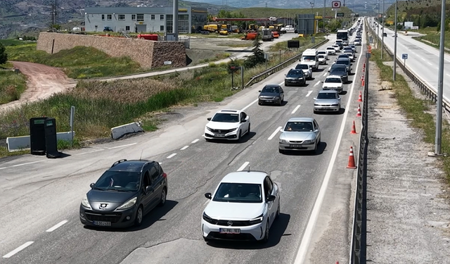 43 ilin geçiş noktasında trafik hareketliliği devam ediyor