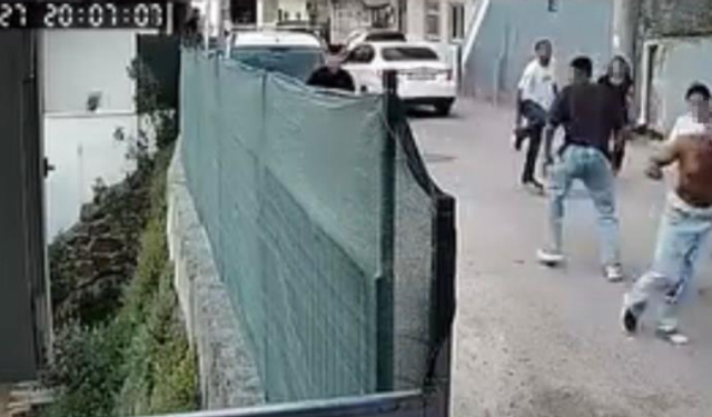 Cezaevinden izinle çıktı, eşini ve bir kadını bıçakladı; Dehşet kamerada