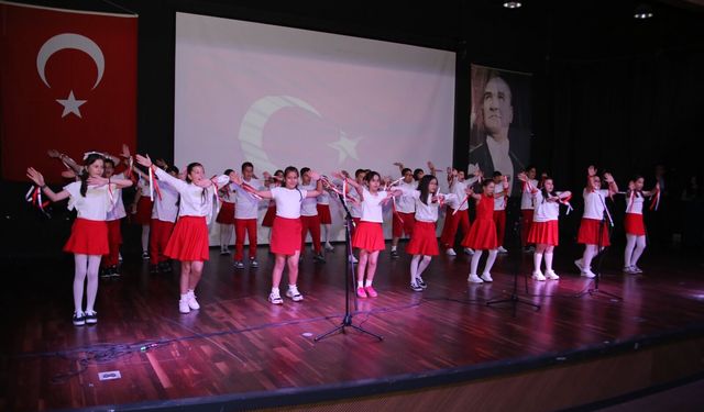 Hakkı Demir Ortaokulu’ndan muhteşem yabancı dil gösterisi