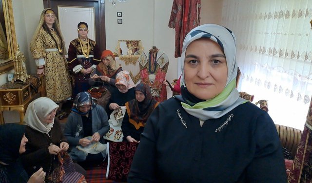 47 yaşında üniversiteye başladı, Kınalı Muhacir kültürünü geleceğe taşıyor