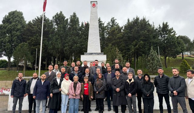 Anahtar Parti'den Serdivan Şehitliği’nde Türkçülük Günü anması
