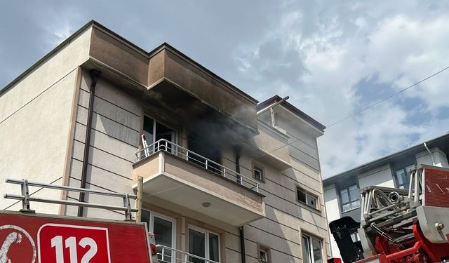 Serdivan’da çocukların oyunu yangına dönüştü: Ev kullanılamaz hale geldi