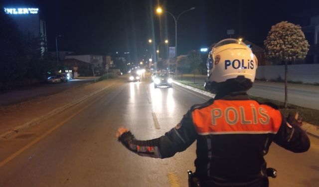 Serdivan’da yunus timlerinden sıkı denetim: Şüpheli araç ve şahıslar tek tek kontrol edildi
