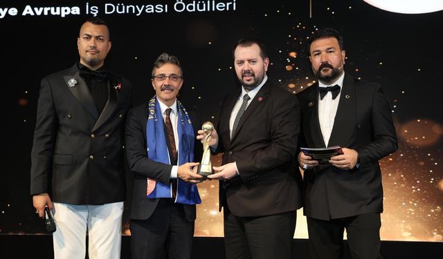 Başkan Şenol Dinç'e hizmet başarı ödülü