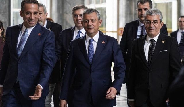 Özgür Özel'in ekibinden kurultay hamlesi! Topluca istifa ettiler