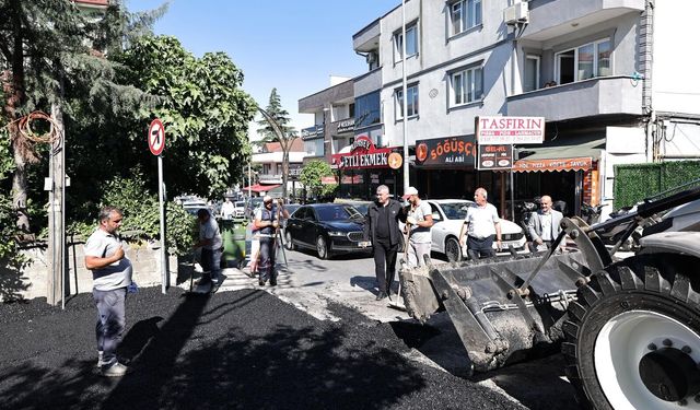 İstiklal Mahallesi Özgür Sokak’ta asfalt çalışmaları sürüyor