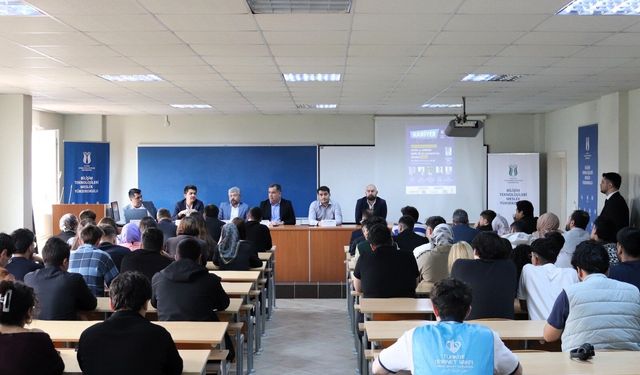 Bilişim öğrencileri sektör temsilcileriyle buluştu