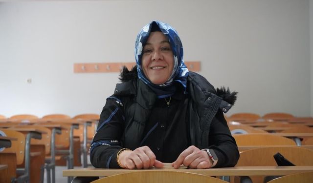 İki çocuk annesi, kızının "yapabilirsin" sözüyle üniversiteli oldu