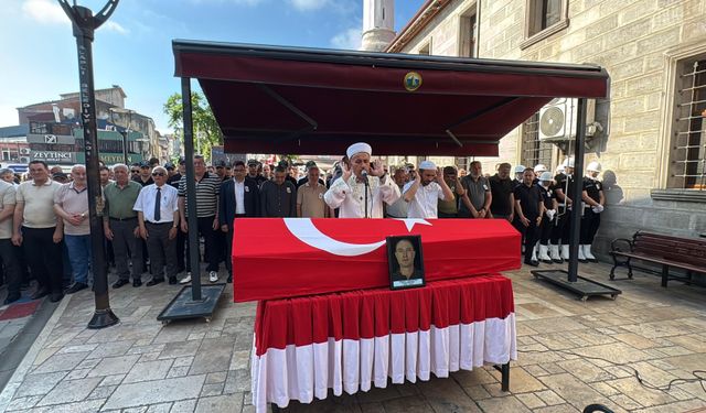 Evinde kalp krizi geçiren polis memuru son yolculuğuna uğurlandı