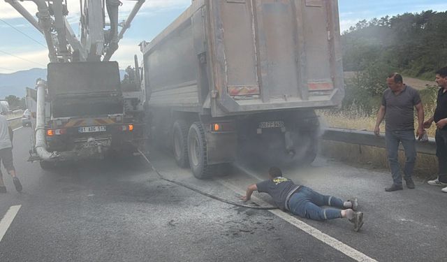 Kamyonun lastikleri tutuştu
