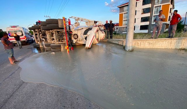 Beton mikseri devrildi: 1 yaralı