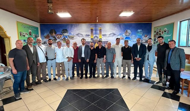 Sakarya Erzurumlular Derneği'nde Dursun Murat Ak yeniden başkan seçildi