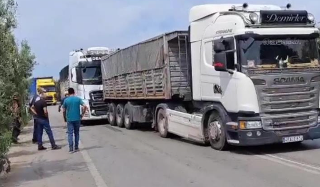 Baba ve oğlunun kullandığı tırlar çarpıştı