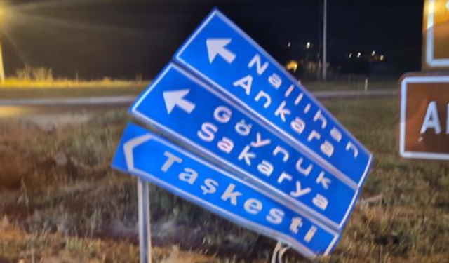 Yön levhasına çarpıp kaçan alkollü sürücü bulundu