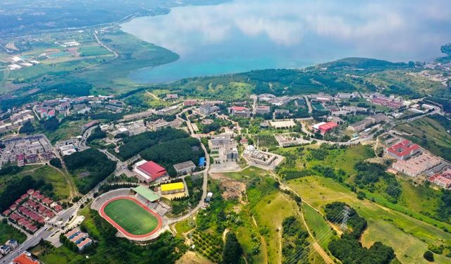 Sakarya Üniversitesi 8 farklı alanda Dünyada ilk 100’e girdi!