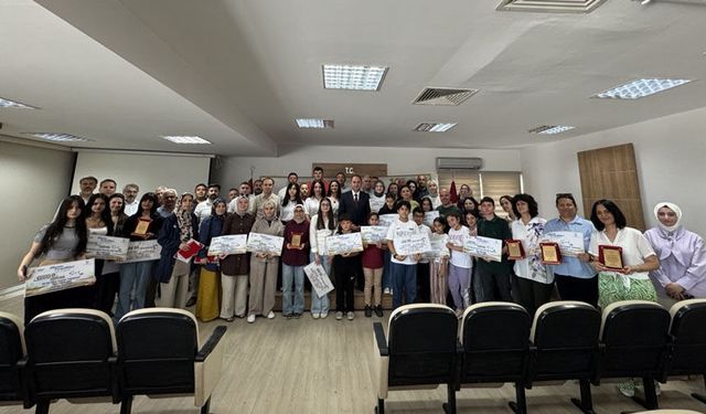Adapazarı'nda Türkçenin gücünü buluşturan anlamlı ödül töreni