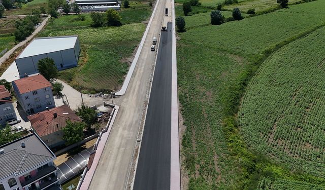 Büyükşehir Yazlık Kavşağı’nın trafik yükünü alacak duble yolda asfalt çalışmasına başladı