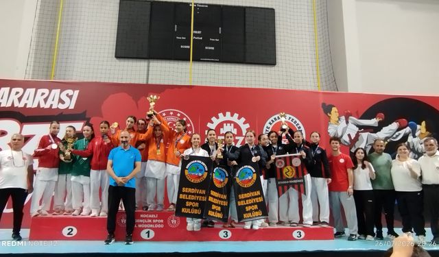 Serdivan Belediyesi Spor Kulübü Karate Takımı'ndan Gebze'de büyük başarı