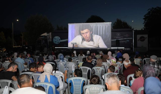 Arifiye'de açık hava sineması ve konser ile yaz akşamına renkli buluşma