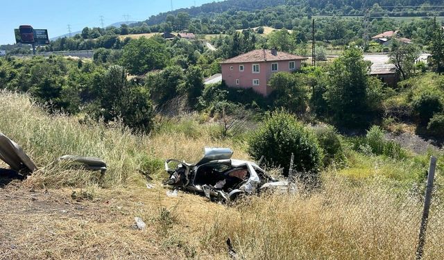 TEM Otoyolu’nda otomobil şarampole devrildi: 1 ölü, 3 yaralı