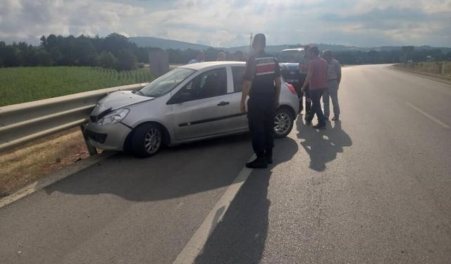 Bilecik'te otomobil bariyere çarptı: 1 yaralı