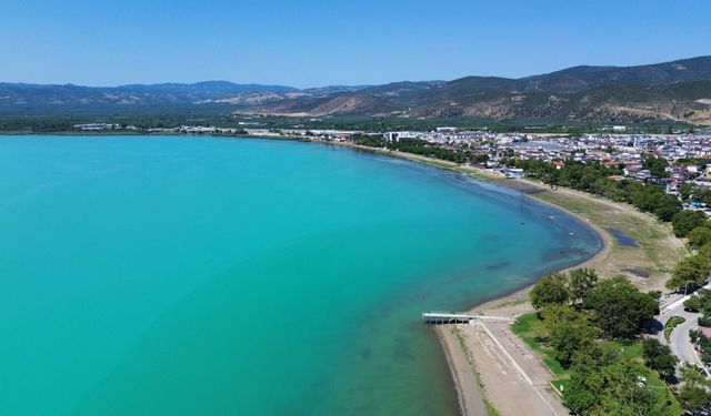 İznik Gölü turkuaza büründü