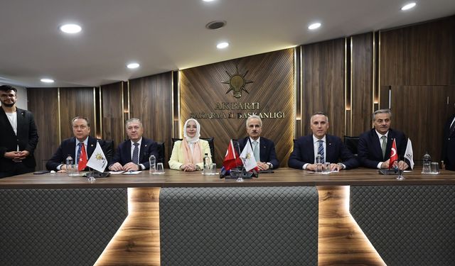 Bakan Uraloğlu AK Parti Sakarya İl Başkanlığı'nı ziyaret etti