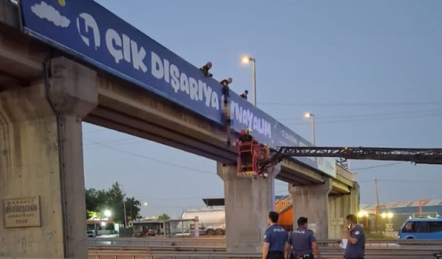 Yarı çıplak şahıs üst geçitte asılı bulundu