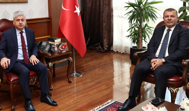 Sakarya Valisi Rahmi Doğan, Ticaret Borsası Başkanı Genç'i kabul etti