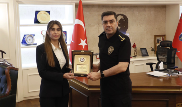 Sakarya'ya atanan Başkomisere teşekkür plaketi