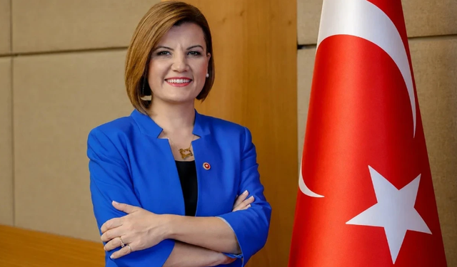 İzmit Belediye Başkanı Fatma Kaplan Hürriyet görevinden uzaklaştırıldı