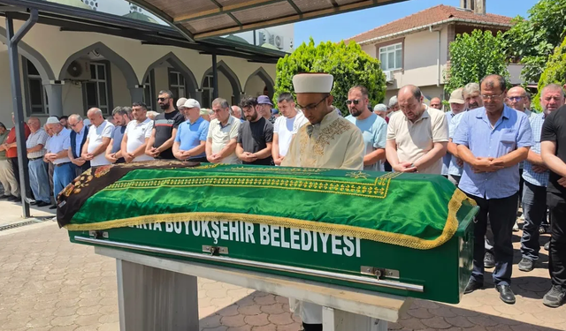 Evinde ölü bulunmuştu, toprağa verildi