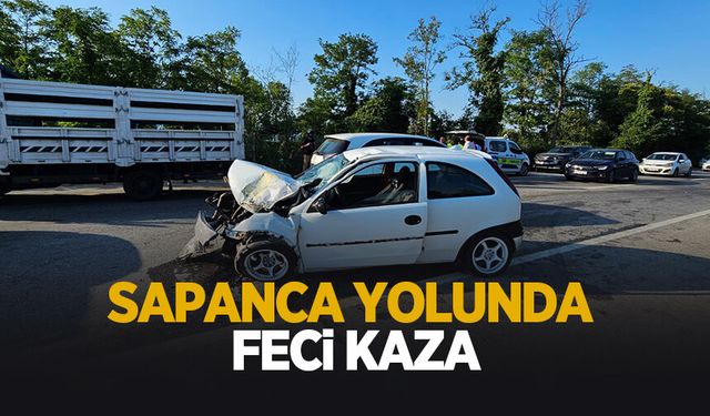 Otomobille çarpışan motosiklet parçalandı: 2 yaralı