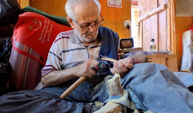 70 yıldır ahşaba hayat veriyor, Taraklı'nın asırlık geleneğini tek başına yaşatıyor