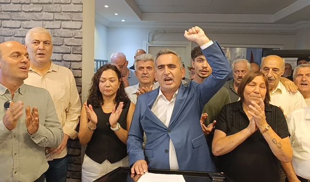 Toplu olarak duyurdular: CHP Hendek ilçe örgütü istifa etti