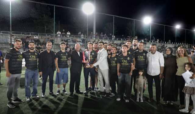 Ferizli’de 15 Temmuz futbol heyecanı kupa töreniyle sona erdi
