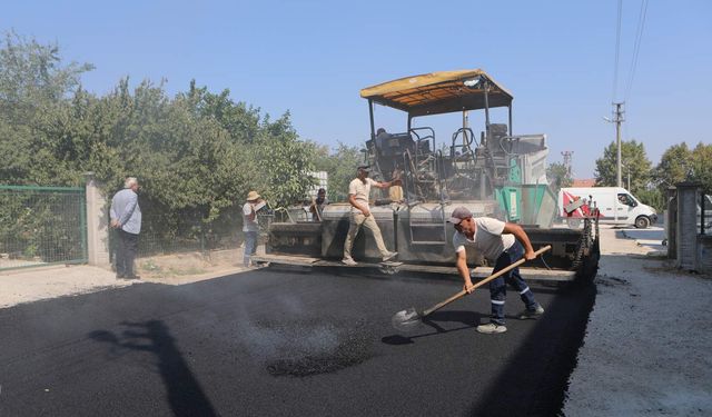 Arifiye’de asfalt mesaisi devam ediyor