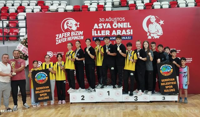 Serdivan’ın karatecileri Çorlu’da da kürsüyü bırakmadı