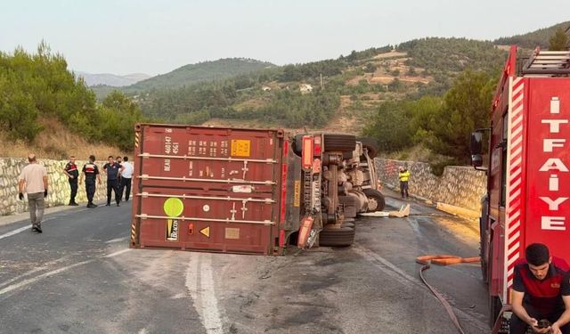 Pamukova- İznik yolunda 2 tır çarpıştı, 1 kişi yaralandı