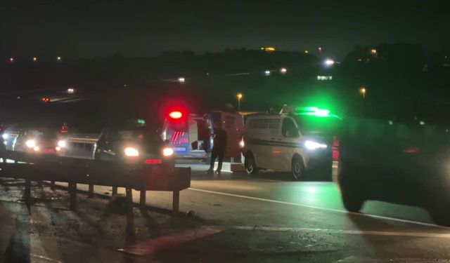 Bariyerlere çarpan motosikletli hayatını kaybetti