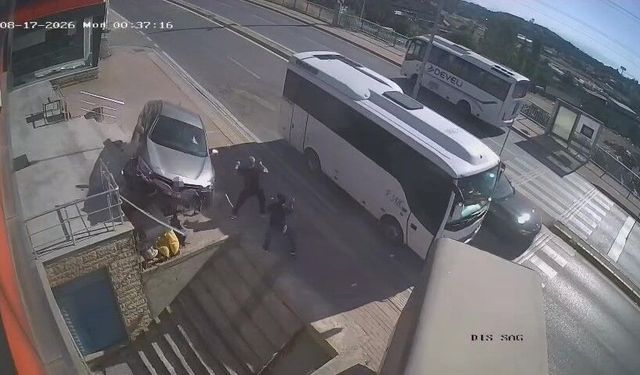 2 kişi ezilmekten saniyelerle kurtuldu