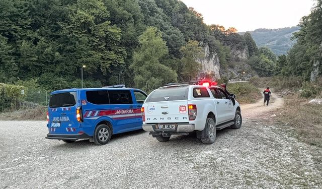 Dereye giren çocukların kaybolduğu ihbarı ekipleri harekete geçirdi