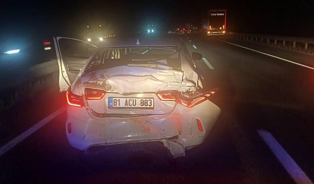 Alkollü sürücünün çarptığı otomobilde 3 kişi yaralandı