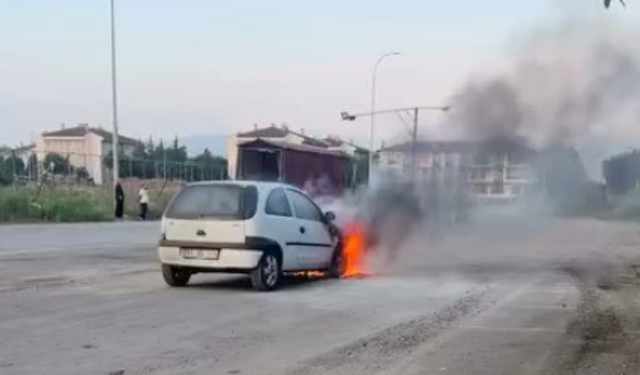 Otomobil yangını büyümeden söndürüldü