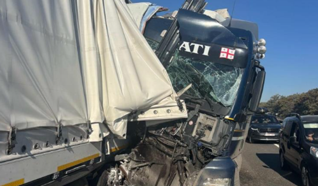 Zincirleme trafik kazası 2 yaralı