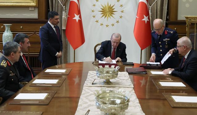 Cumhurbaşkanı Erdoğan YAŞ kararlarını imzaladı