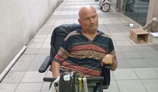 Akülü aracı bozulan engelli vatandaş yetkililerden yardım bekliyor