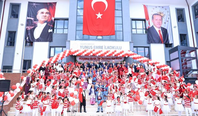 Yeni eğitim öğretim yılının ilk heyecanı Yunus Emre İlkokulu’nda yaşandı