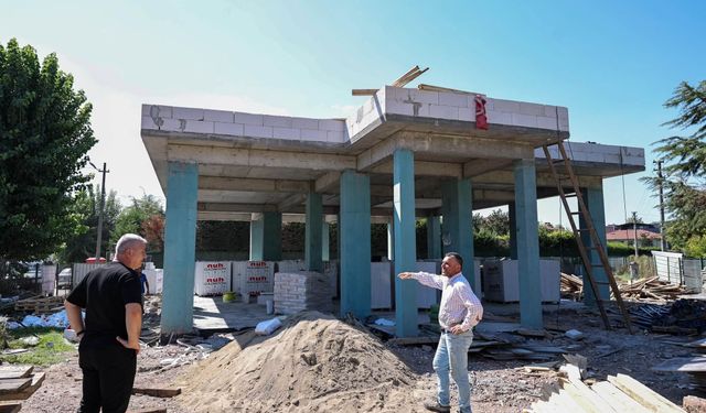 Başkan Çelik, İstiklal Mahallesi'ne yapılan yeni aile sağlığı merkezini inceledi