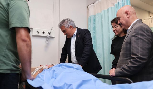 Akçakoca’daki kazada yaralananları Vali Makas ziyaret etti